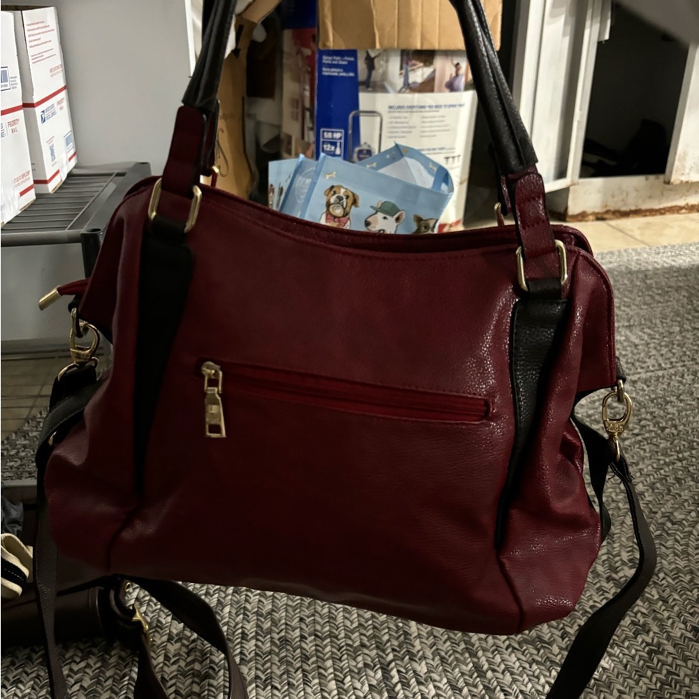 BEAUTIFUL RED LEATHER BAG!! - Picture 2 of 4